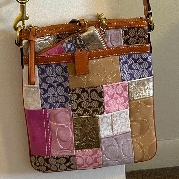 Coach Pink Patchwork Crossbody bag and Wristlet set - Picture 4 of 12